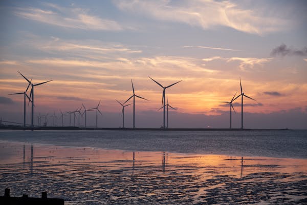 lastlongerrightnow.coml wind power giants leading the renewable revolution
